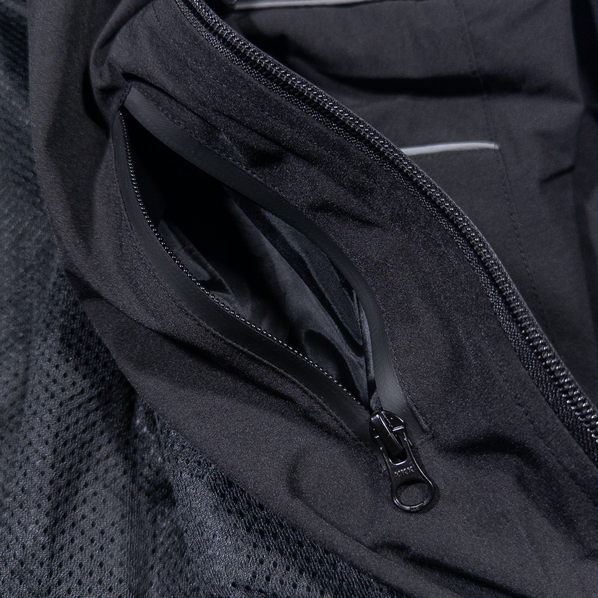 JACKET HILLS BLACK