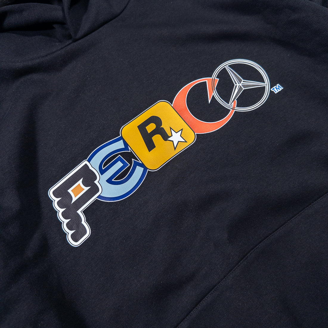 Sweat à capuche noir avec logos