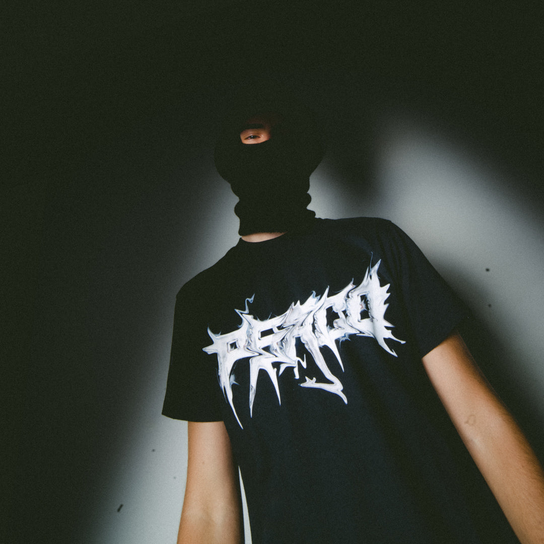 T-SHIRT EN MÉTAL NOIR